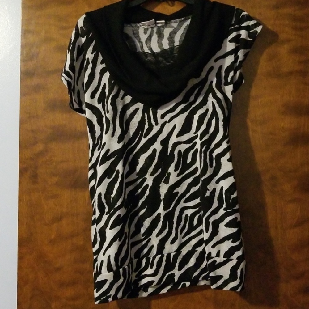 💜3/$20 Zebra print cowl neck shirt